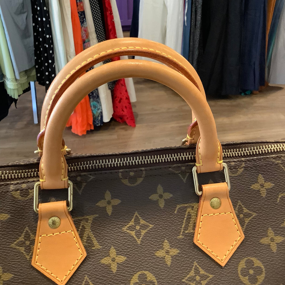 
                      
                        Louis Vuitton Speedy 35
                      
                    