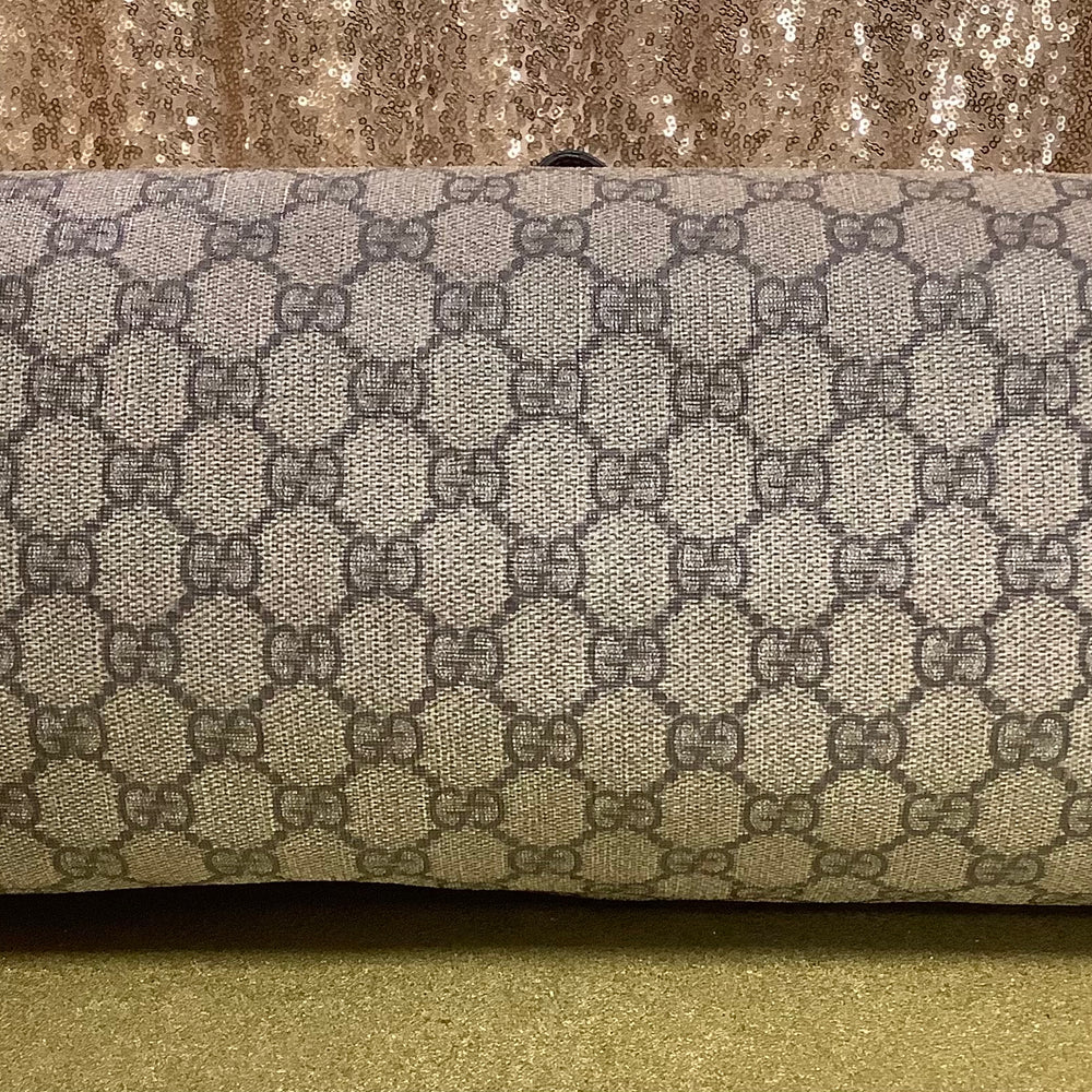 
                      
                        Gucci Signature Tote
                      
                    